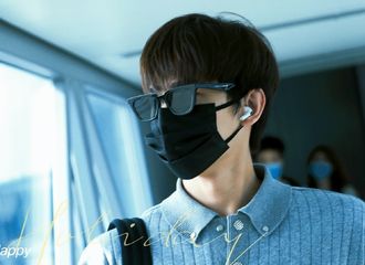 [新闻]210612 杨洋今日新鲜路透公开 这是什么夏日清爽美少年！