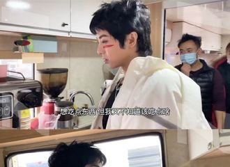 [新闻]210621 华晨宇夏日炸鸡吃播来袭 说好只吃一口的吃货花惨遭打脸！
