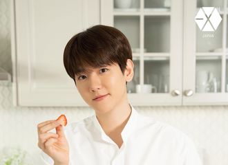 [分享]210622 官方杂志《PLANET#14》公开伯贤预告照片，甜甜的草莓宝贝