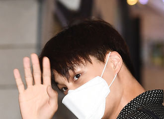 [新闻]210626 EXO KA今日前往济州岛拍摄新综艺节目《牛岛酒馆》