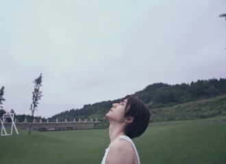 [新闻]210628 张新成日系胶片感写真公开 氛围感满分让人心花怒放！