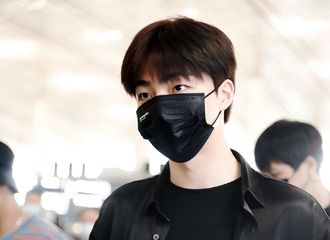 [新闻]210702 今日份all black帅哥陈立农捕捉成功 兔兔带着草莓要去录制新综艺啦！