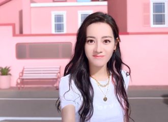 [新闻]210706 迪丽热巴全新广告大片出炉 挑染粉发尽显俏皮少女感