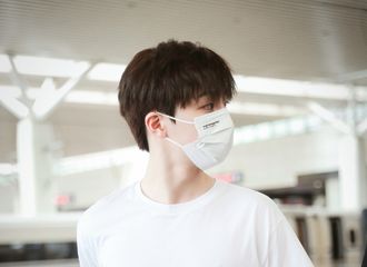 [新闻]210707 结束工作后立马赶赴下一个行程 穿花衬衫的陈立农自带杂志街拍氛围感