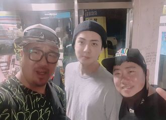 [分享]210707 世勋合照分享，太平洋宽肩＋自体发光的美貌