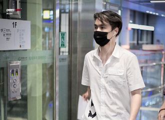 [分享]210708 ​航班因天气原因被取消，张艺兴改签凌晨赶往节目录制城市