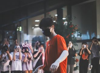 [新闻]210714 昨日份新鲜的陈立农投递成功 端水达人给两边粉丝都比小心心