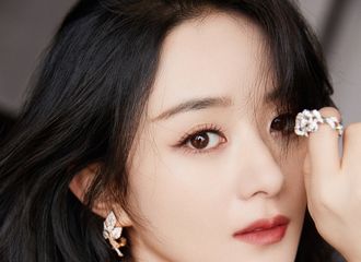 [新闻]210724 赵丽颖Dior成都活动造型大片公开 豹纹连衣裙搭配长卷发展现性感美貌！