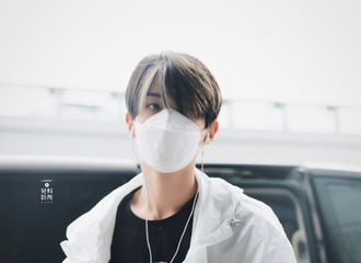 [新闻]210727 两天换了三套造型还抽空搞定发色 请问黄明昊一天是有48小时吗？