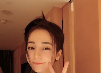 [新闻]210727 大明星乔晶晶的新鲜自拍get！此刻我们都是熬夜追剧的“晶神小伙”