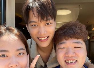 [分享]210804 KAI《牛岛酒馆》合照公开，治愈惬意的氛围真是太舒服了！