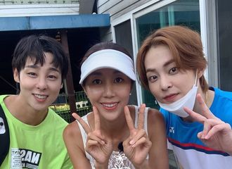 [分享]210817 珉锡相关合照更新一则，白白净净太漂亮啦！