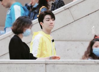 [新闻]210817 元气小农今日录制转场路透送达 麻麻来给宝贝撑起一片晴空