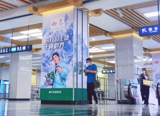 [分享]210819 华晨宇承包地铁站！线下地铁广告已投放 