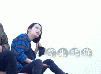 [新闻]210820 迪丽热巴全新剧照及花絮公开 西北孤傲的狼有自己独特的梳头方式