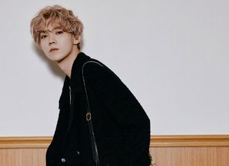 [新闻]210824 鹿晗轻松驾驭金毛卷发诠释复古文艺范 古驰小王子时尚大片九宫格出炉