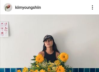 [分享]210824 品牌在线宠溺，听说KAI喜欢泰迪熊拍摄现场找来了品种叫“泰迪熊”的花