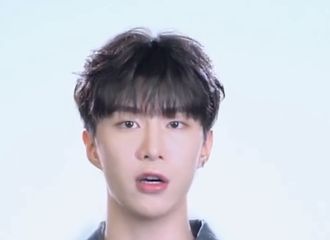 [新闻]210825 镇圈太太高姿投喂短视频 顺毛宝宝福西西是世界最可爱的小男孩