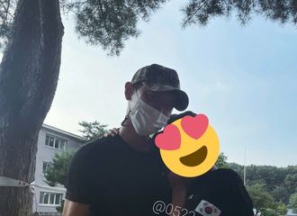 [分享]210826 一个被灿烈公主抱的男人，实在是太令人羡慕了！