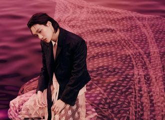 [新闻]211219 KAI谈《Peaches》，去年的solo出道，并和世界分享金钟仁