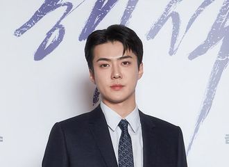[新闻]211229 吴世勋出席电影《海盗2》发布会，名射手韩宫“练习了很久的射箭和游泳”