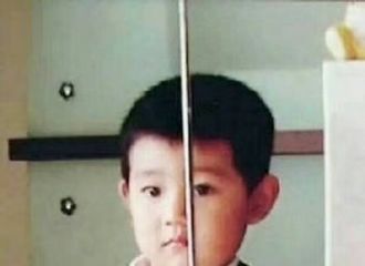 [新闻]220315 #王源儿时滑雪旧照#