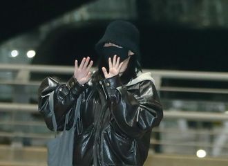 [新闻]220323 IU 21日仁川机场出境，因电影拍摄行程前往匈牙利