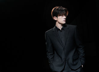 [新闻]220407 分享一组@TFBOYS-易烊千玺 花絮照