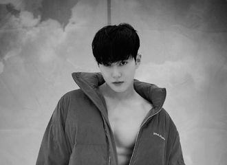 [分享]220524 穿着Privé Alliance羽绒服的SUHO
