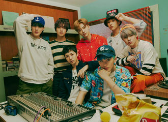 [新闻]220530 NCT DREAM，2连续‘三百万销量’倒计时…预下单突破140万张