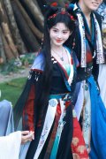 鞠婧祎新剧路透释出，双马尾古装造型超娇俏