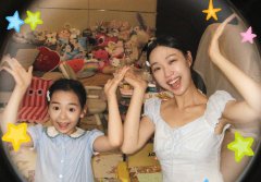 董璇晒管乐和小酒窝合照 两人对镜贴贴表情