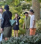 网友在日本代官山偶遇周杰伦、昆凌，夫妻俩